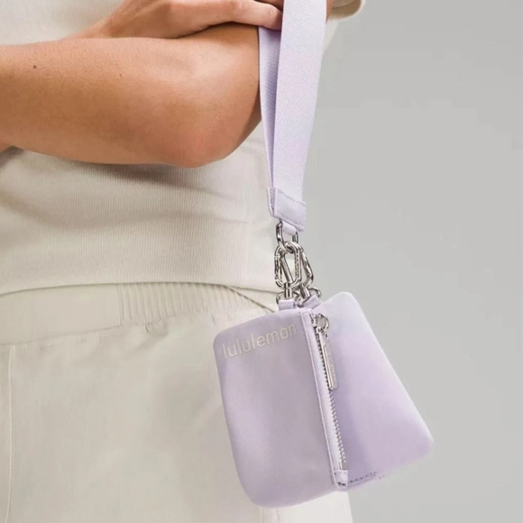 NWT Lululemon Dual Pouch Wristlet - Picture 2 of 6